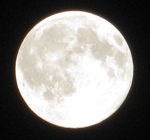 full-moon-c74435a434ec5a37